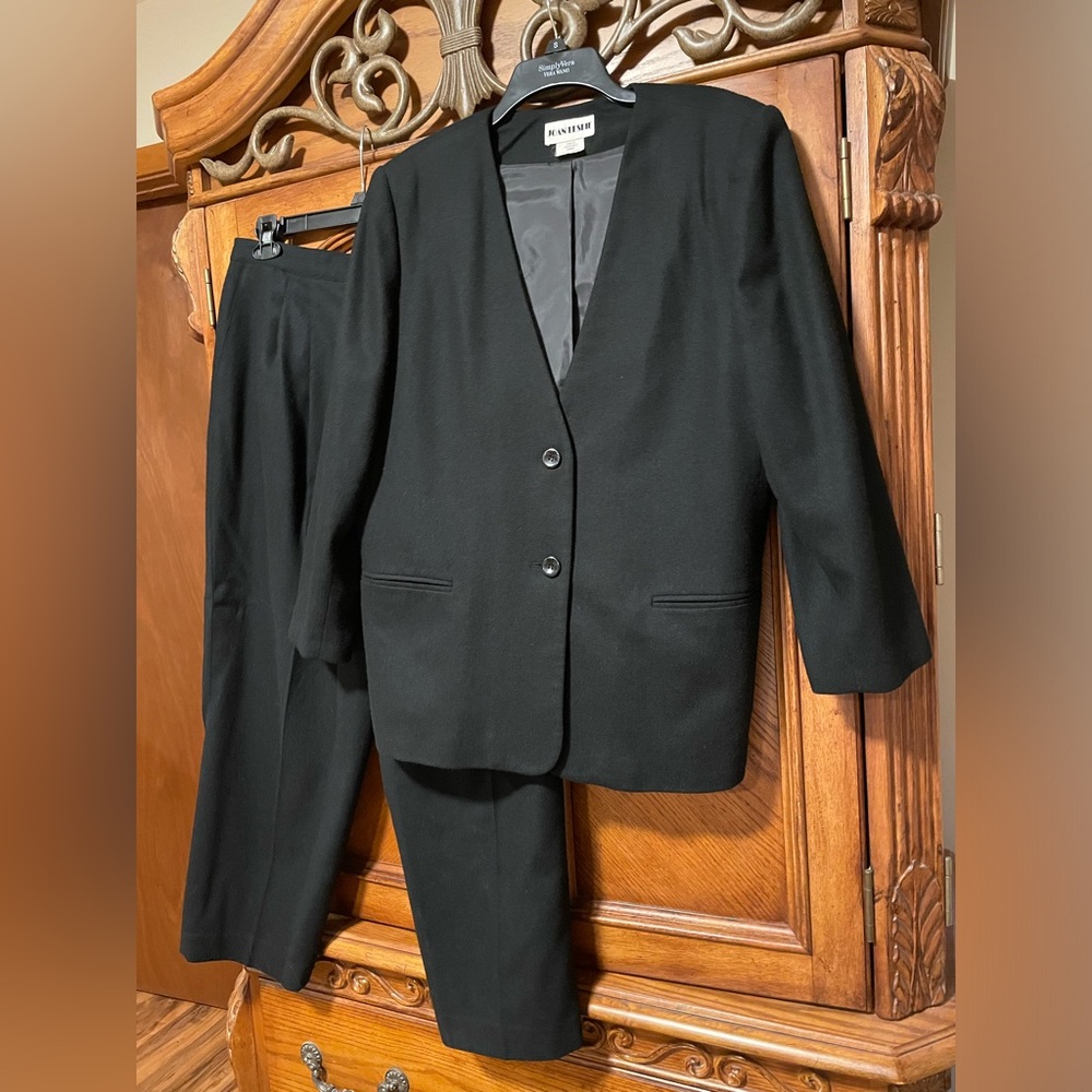 🖤 Women’s Wool Suit